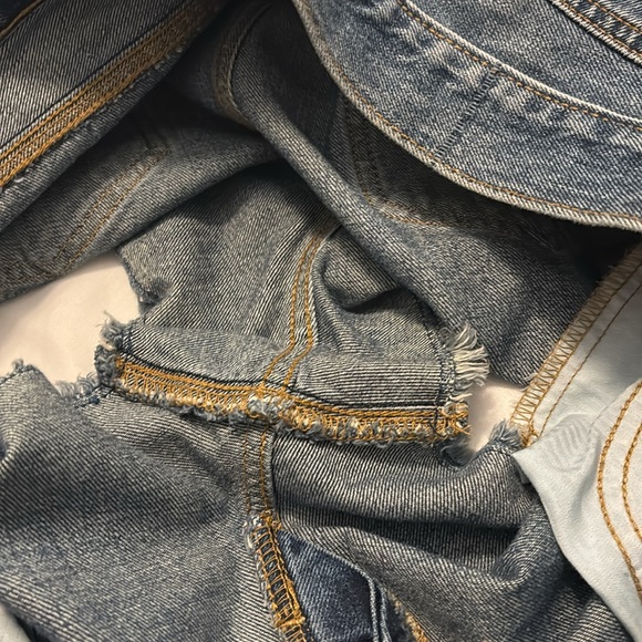 Levi’s cut off shorts medium rinse denim jean SZ 32 or 14 100% cotton distressed - Picture 6 of 12